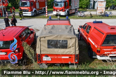 Land Rover Defender 130
Vigili del Fuoco
Comando Provinciale di Modena
Distaccamento Volontario di Mirandola (MO)
Fornitura Regione Emilia Romagna
VF 25477

Parole chiave: Land-Rover Defender_130 VF25477