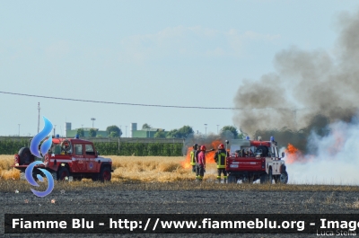 Land Rover Defender 130
Vigili del Fuoco
Comando Provinciale di Ferrara
Distaccamento Volontario di Copparo
Prima fornitura regione Emilia Romagna
VF 25481
Parole chiave: Land-Rover Defender_130 VF22070 VF25481