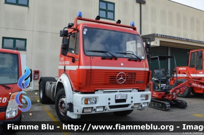 Mercedes-Benz 1838
Vigili del Fuoco
Comando Provinciale di Ferrara
VF 25518
Parole chiave: Mercedes-Benz 1838 VF25518 Befana_2018