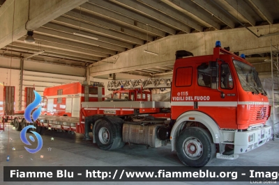 Mercedes-Benz 1838
Vigili del Fuoco
Comando Provinciale di Ferrara
VF 25518
Parole chiave: Mercedes-Benz 1838 VF25518