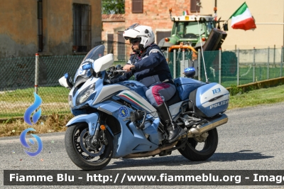 Yamaha FJR 1300 II serie
Polizia di Stato
Polizia Stradale
Allestimento Elevox
in scorta al Giro d'Italia 2024
Moto 25
POLIZIA G3098
Parole chiave: Yamaha FJR_1300_IIserie Giro_D_Italia_2024 POLIZIAG3098