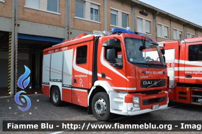 Volvo FL 290 III serie
Vigili del Fuoco
Comando Provinciale di Verona
AutoPompaSerbatoio allestimento BAI
VF 26573
Parole chiave: Volvo FL_290_IIIserie VF26573