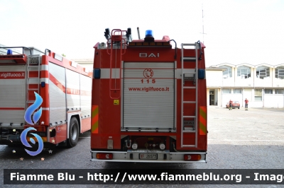 Volvo FL 290 III serie
Vigili del Fuoco
Comando Provinciale di Verona
AutoPompaSerbatoio allestimento BAI
VF 26573
Parole chiave: Volvo FL_290_IIIserie VF26573