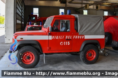 Land Rover Defender 90
Vigili del Fuoco
Comando Provinciale di Parma
VF 23869
Parole chiave: Land-Rover Defender_90 VF23869