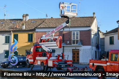 Iveco Daily 70C17 V serie
Vigili del Fuoco
Comando Provinciale di Ferrara
Distaccamento Volontario di Bondeno (FE)
Piattaforma aerea da 24 m
Allestimento Iveco-Magirus - Socage
VF 26947
Parole chiave: Iveco Daily_70C17_Vserie VF26947 Befana_2020