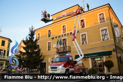 Iveco Daily 70C17 V serie
Vigili del Fuoco
Comando Provinciale di Ferrara
Distaccamento Volontario di Bondeno
Piattaforma aerea da 24 m allestimento Iveco-Magirus - Socage
VF 26947
Parole chiave: Iveco Daily_70C17_Vserie VF26947