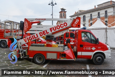 Iveco Daily 70C17 V serie
Vigili del Fuoco
Comando Provinciale di Ferrara
Distaccamento Volontario di Bondeno (FE)
Allestimento Iveco-Magirus - Socage
VF 26947
Parole chiave: Iveco Daily_Vserie VF26947