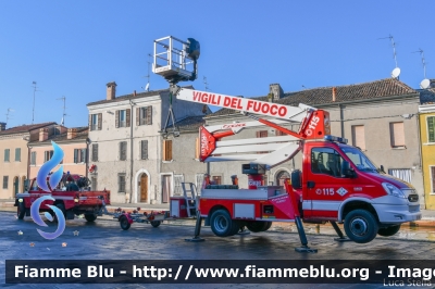 Iveco Daily 70C17 V serie
Vigili del Fuoco
Comando Provinciale di Ferrara
Distaccamento Volontario di Bondeno (FE)
Piattaforma aerea da 24 m
Allestimento Iveco-Magirus - Socage
VF 26947
Parole chiave: Iveco Daily_70C17_Vserie VF26947 Befana_2020