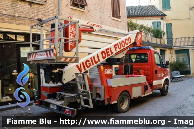 Iveco Daily 70C17 V serie
Vigili del Fuoco
Comando Provinciale di Ferrara
Distaccamento Volontario di Bondeno
Piattaforma aerea da 24 m allestimento Iveco-Magirus - Socage
VF 26947
Parole chiave: Iveco Daily_70C17_Vserie VF26947