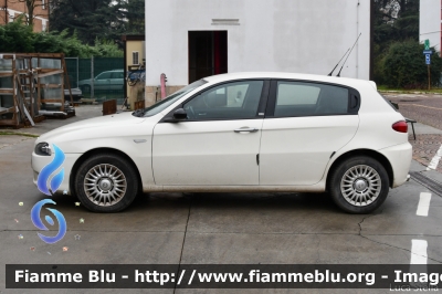 Alfa Romeo 147 II Serie
Vigili del Fuoco
Comando Provinciale di Reggio Emilia
VF 27084
Parole chiave: Alfa-Romeo 147_IISerie VF27084