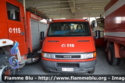 Iveco Daily III serie
Vigili del Fuoco
Comando Provinciale di Verona
VF 27120
Parole chiave: Iveco Daily_IIIserie VF27120