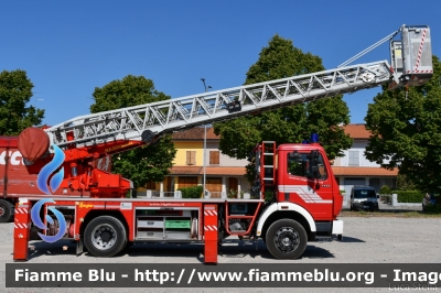 Mercedes-Benz 1422
Vigili del Fuoco
Comando Provinciale di Reggio Emilia
Distaccamento Volontario di Luzzara
Allestimento Camiva
Ricondizionata Ziegler
VF 27569
Parole chiave: Mercedes-Benz 1422 VF27569