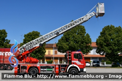 Mercedes-Benz 1422
Vigili del Fuoco
Comando Provinciale di Reggio Emilia
Distaccamento Volontario di Luzzara
Allestimento Camiva
Ricondizionata Ziegler
VF 27569
Parole chiave: Mercedes-Benz 1422 VF27569