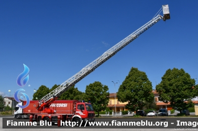 Mercedes-Benz 1422
Vigili del Fuoco
Comando Provinciale di Reggio Emilia
Distaccamento Volontario di Luzzara
Allestimento Camiva
Ricondizionata Ziegler
VF 27569
Parole chiave: Mercedes-Benz 1422 VF27569