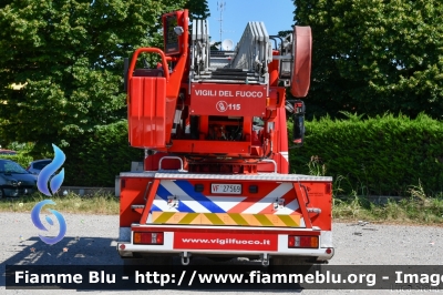 Mercedes-Benz 1422
Vigili del Fuoco
Comando Provinciale di Reggio Emilia
Distaccamento Volontario di Luzzara
Allestimento Camiva
Ricondizionata Ziegler
VF 27569
Parole chiave: Mercedes-Benz 1422 VF27569