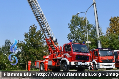 Mercedes-Benz 1422
Vigili del Fuoco
Comando Provinciale di Reggio Emilia
Distaccamento Volontario di Luzzara
Allestimento Camiva
Ricondizionata Ziegler
VF 27569
Parole chiave: Mercedes-Benz 1422 VF27569