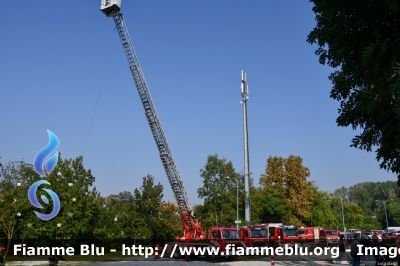 Mercedes-Benz 1422
Vigili del Fuoco
Comando Provinciale di Reggio Emilia
Distaccamento Volontario di Luzzara
Allestimento Camiva
Ricondizionata Ziegler
VF 27569
Parole chiave: Mercedes-Benz 1422 VF27569