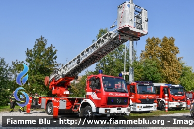 Mercedes-Benz 1422
Vigili del Fuoco
Comando Provinciale di Reggio Emilia
Distaccamento Volontario di Luzzara
Allestimento Camiva
Ricondizionata Ziegler
VF 27569
Parole chiave: Mercedes-Benz 1422 VF27569