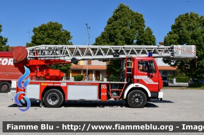 Mercedes-Benz 1422
Vigili del Fuoco
Comando Provinciale di Reggio Emilia
Distaccamento Volontario di Luzzara
Allestimento Camiva
Ricondizionata Ziegler
VF 27569
Parole chiave: Mercedes-Benz 1422 VF27569