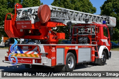 Mercedes-Benz 1422
Vigili del Fuoco
Comando Provinciale di Reggio Emilia
Distaccamento Volontario di Luzzara
Allestimento Camiva
Ricondizionata Ziegler
VF 27569
Parole chiave: Mercedes-Benz 1422 VF27569