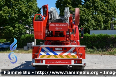 Mercedes-Benz 1422
Vigili del Fuoco
Comando Provinciale di Reggio Emilia
Distaccamento Volontario di Luzzara
Allestimento Camiva
Ricondizionata Ziegler
VF 27569
Parole chiave: Mercedes-Benz 1422 VF27569