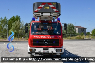 Mercedes-Benz 1422
Vigili del Fuoco
Comando Provinciale di Reggio Emilia
Distaccamento Volontario di Luzzara
Allestimento Camiva
Ricondizionata Ziegler
VF 27569
Parole chiave: Mercedes-Benz 1422 VF27569