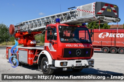 Mercedes-Benz 1422
Vigili del Fuoco
Comando Provinciale di Reggio Emilia
Distaccamento Volontario di Luzzara
Allestimento Camiva
Ricondizionata Ziegler
VF 27569
Parole chiave: Mercedes-Benz 1422 VF27569