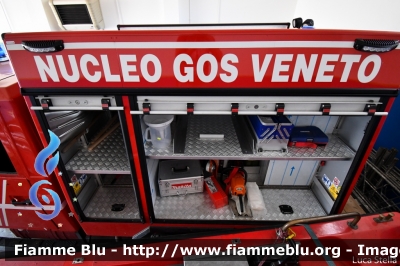 Iveco VM90
Vigili del Fuoco
Comando Provinciale di Belluno
Distaccamento Permanente di Feltre
Colonna Mobile Veneto
Sezione GOS
Ex Corpo Forestale dello Stato
VF 28110
Parole chiave: Iveco VM90 VF28110