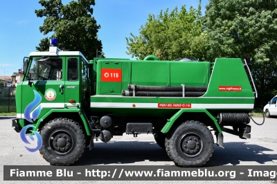 Iveco OM 75P
Vigili del Fuoco
Comando Provinciale di Ferrara
Distaccamento Permanente di Portomaggiore
Allestimento Baribbi
Ex Corpo Forestale dello Stato
VF 28160
Parole chiave: Iveco-OM 75P VF28160