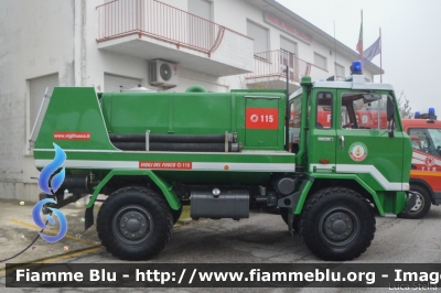 Iveco OM 75P
Vigili del Fuoco
Comando Provinciale di Ferrara
Distaccamento Permanente di Comacchio
Allestimento Baribbi
Ex Corpo Forestale dello Stato
VF 28160
Parole chiave: Iveco-OM 75P VF28160 Santa_Barbara_2018