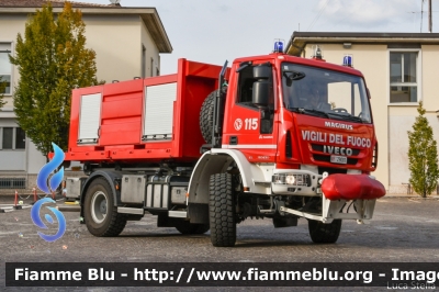 Iveco EuroCargo 150E30 4x4 III serie
Vigili del Fuoco
Comando Provinciale di Verona
Autocarro Scarrabile Allestimento Magirus-Molinari
VF 29001
Parole chiave: Iveco EuroCargo_150E30_4x4_IIIserie VF29001