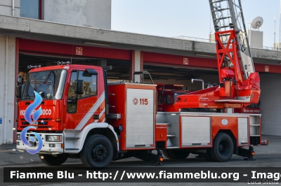 Iveco EuroFire 150E27 I serie
Vigili del Fuoco
Comando Provinciale di Bologna
Distaccamento Volontario di San Pietro in Casale
AutoScala da 30 metri allestimento Iveco-Magirus
Ricondizionata Fortini
VF 29373
Parole chiave: Iveco EuroFire_150E27_Iserie VF29373 Santa_Barbara_2018