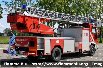 Iveco EuroFire 150E27 I serie
Vigili del Fuoco
Comando Provinciale di Bologna
Distaccamento Volontario di San Pietro in Casale
AutoScala da 30 metri allestimento Iveco-Magirus
Ricondizionata Fortini
VF 29373
Parole chiave: Iveco EuroFire 150E27_Iserie VF29373