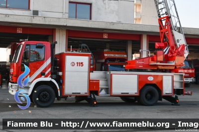 Iveco EuroFire 150E27 I serie
Vigili del Fuoco
Comando Provinciale di Bologna
Distaccamento Volontario di San Pietro in Casale
AutoScala da 30 metri allestimento Iveco-Magirus
Ricondizionata Fortini
VF 29373
Parole chiave: Iveco EuroFire_150E27_Iserie VF29373 Santa_Barbara_2018