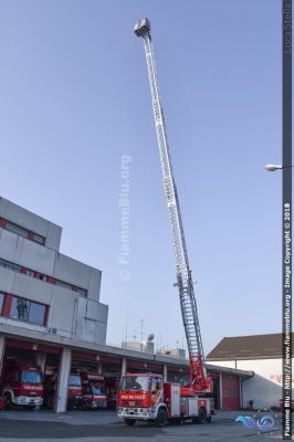 Iveco EuroFire 150E27 I serie
Vigili del Fuoco
Comando Provinciale di Bologna
Distaccamento Volontario di San Pietro in Casale
AutoScala da 30 metri allestimento Iveco-Magirus
Ricondizionata Fortini
VF 29373
Parole chiave: Iveco EuroFire_150E27_Iserie VF29373 Santa_Barbara_2018