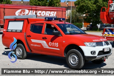 Mitsubishi L200 IV serie
Vigili del Fuoco
Comando Provinciale di Reggio Emilia
Distaccamento Volontario di Luzzara
Allestimento Baggio del Sordi
VF 29576
Parole chiave: Mitsubishi L200_IVserie VF29576