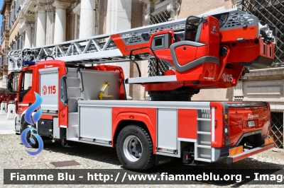 Iveco EuroCargo 180E32 IV Serie
Vigili del Fuoco
Comando Provinciale di Modena
AutoScala M39L da 39 metri 
Allestimento Magirus
VF 29586
Parole chiave: Iveco EuroCargo_180E32_IVSerie VF29586 80_VVF