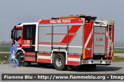 Iveco EuroCargo 180E32 IV serie
Vigili del Fuoco
Comando Provinciale di Bologna
Distaccamento Volontario di San Pietro in Casale
Allestimento Magirus
VF 29766
Parole chiave: Iveco EuroCargo_180E32_IVserie VF29766