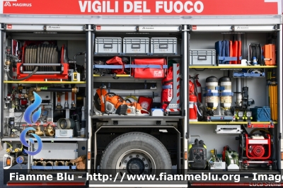 Iveco EuroCargo 180E32 IV serie
Vigili del Fuoco
Comando Provinciale di Bologna
Distaccamento Volontario di San Pietro in Casale
Allestimento Magirus
VF 29766
Parole chiave: Iveco EuroCargo_180E32_IVserie VF29766