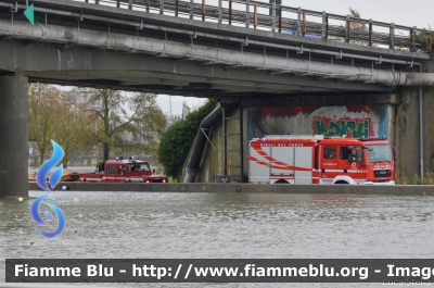  Man TGM 15.250 II serie
Vigili del Fuoco
Comando Provinciale di Ferrara
Distaccamento Permanente di Comacchio
AutoPompaSerbatoio allestimento BAI
VF 29898 
Parole chiave:  Man TGM_15.250_IIserie VF29898