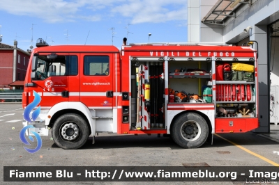 Man TGM 15.250 II serie
Vigili del Fuoco
Comando Provinciale di Reggio Emilia
Distaccamento Permanente di Sant'Ilario d'Enza
Allestimento BAI
VF 29901
Parole chiave: Man TGM_15.250_IIserie VF29901