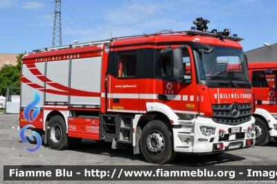 Mercedes-Benz Arocs 1832
Vigili del Fuoco
Comando Provinciale di Parmama
Bimodale (strada-rotaia)
Allestimento BAI
VF 30911
Parole chiave: Mercedes-Benz Arocs_1832 VF30911