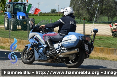 Yamaha FJR 1300 II serie
Polizia di Stato
Polizia Stradale
Allestimento Elevox
in scorta al Giro d'Italia 2024
Moto 30
POLIZIA G3151
Parole chiave: Yamaha FJR_1300_IIserie Giro_D_Italia_2024 POLIZIAG3151