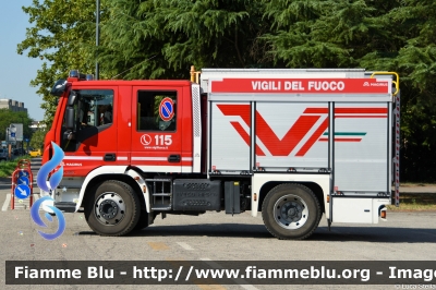 Iveco EuroCargo 120EL25 IV serie
Vigili del Fuoco
Comando Provinciale di Ravenna
Allestimento Magirus
VF 31869
Parole chiave: Iveco EuroCargo_120EL25_IVserie VF31869