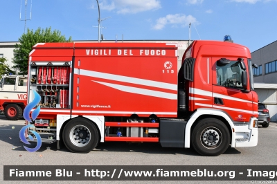 Scania P370 III serie
Vigili del Fuoco
Comando Provinciale di Bari
Allestimento Bai
VF 32000
Parole chiave: Scania P370_IIIserie VF32000