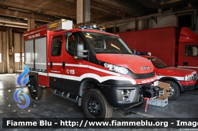 Iveco Daily MUV 4x4 VI serie
Vigili del Fuoco
Comando Provinciale di Ravenna
Polisoccorso allestimento Fortini
Fornitura Regione Emilia-Romagna
VF 33060
Parole chiave: Iveco Daily_MUV_4x4_VIserie VF33060