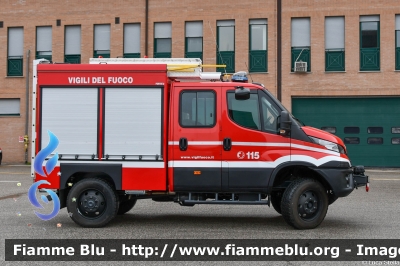 Iveco Daily MUV 4x4 VI serie
Vigili del Fuoco
Comando Provinciale di Ferrara
Allestimento Fortini
Fornitura Regione Emilia-Romagna
VF 33248
Parole chiave: Iveco Daily_MUV_4x4_VIserie VF33248