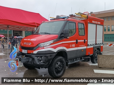 Iveco Daily MUV 4x4 VI serie
Vigili del Fuoco
Comando Provinciale di Ferrara
Allestimento Fortini
Fornitura Regione Emilia-Romagna
VF 33246
Parole chiave: Iveco Daily_MUV_4x4_VIserie  VF33246