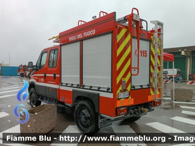 Iveco Daily MUV 4x4 VI serie
Vigili del Fuoco
Comando Provinciale di Ferrara
Allestimento Fortini
Fornitura Regione Emilia-Romagna
VF 33246
Parole chiave: Iveco Daily_MUV_4x4_VIserie  VF33246