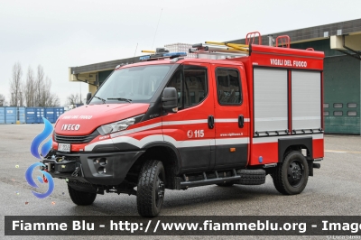 Iveco Daily MUV 4x4 VI serie
Vigili del Fuoco
Comando Provinciale di Ferrara
Allestimento Fortini
Fornitura Regione Emilia-Romagna
VF 33248
Parole chiave: Iveco Daily_MUV_4x4_VIserie VF33248